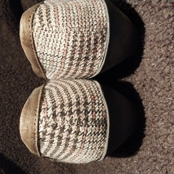 SHOE - Picture 3 of 4